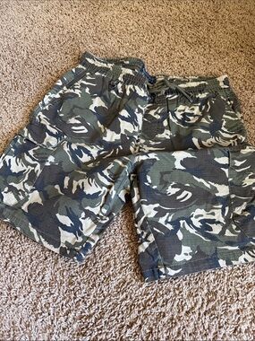 American Rag Men's Camouflage Cargo Shorts - Green & White Camo